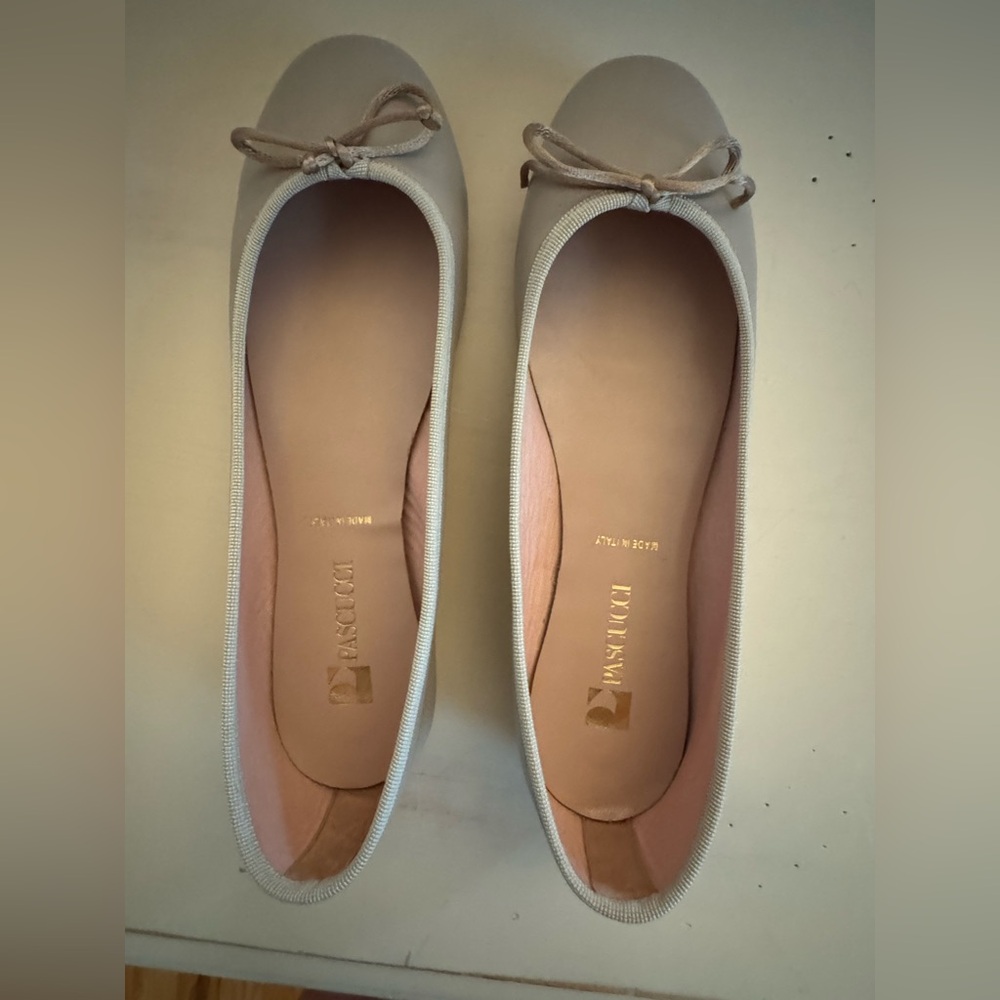 Pascucci leather ballet flats. Made in Italy